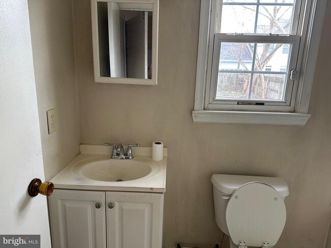 Building Photo - 1605 Charles St