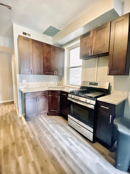 Building Photo - 1444 N Talman Ave