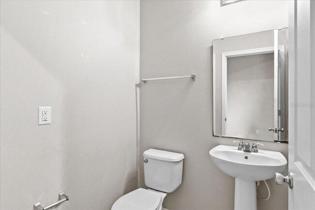 Building Photo - 1527 Angler Avenue