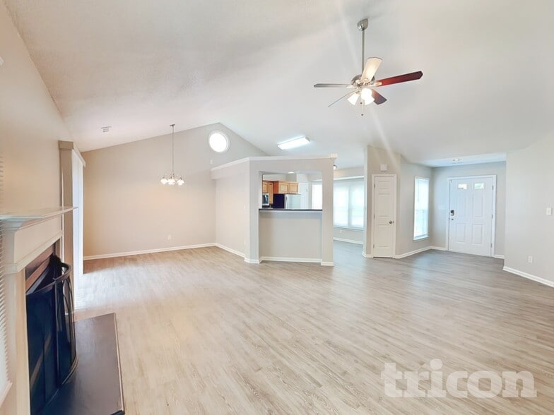 Building Photo - 3617 Rosedown Dr