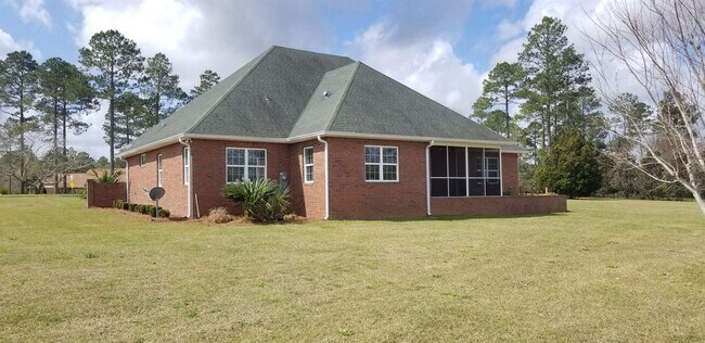 Building Photo - 565 Twin Ponds Dr