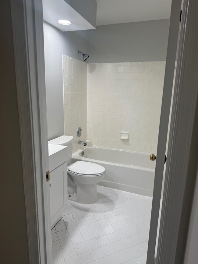 1st Bath - 13700 Modrad Way