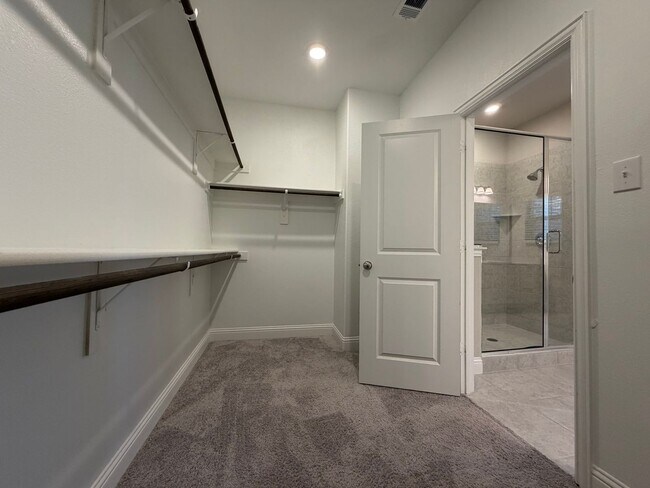 Building Photo - 624 Hutchinson Ln