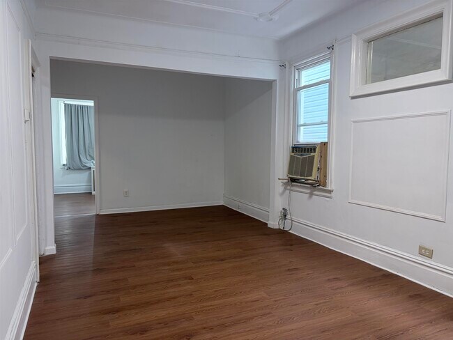 Building Photo - 302 Chapel Ave