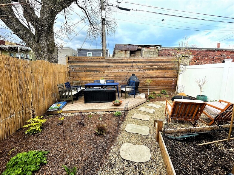 Building Photo - 62 Horace St