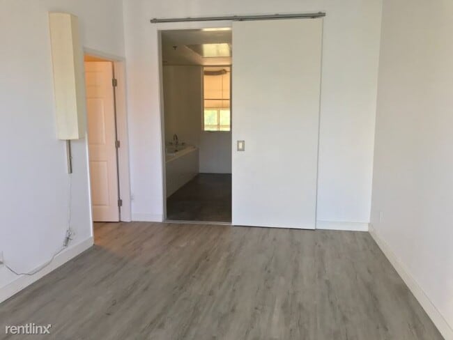 Building Photo - 2 br, 2 bath Townhome - 145 E City Place Dr