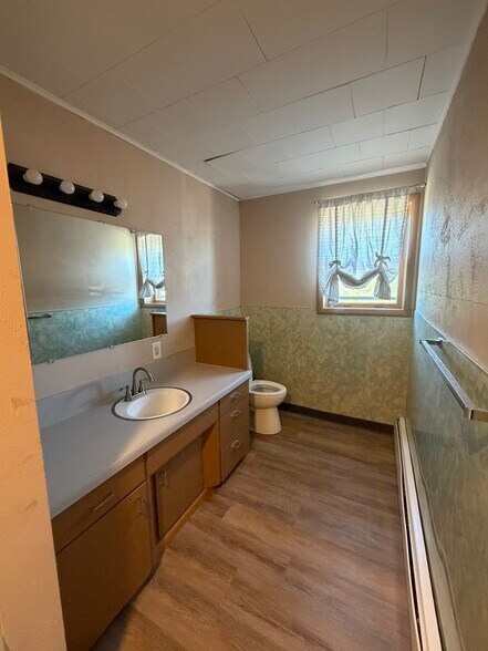 Bathroom - 100 Alfred St