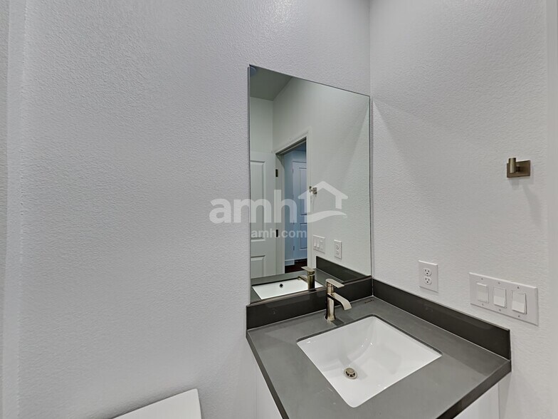 Building Photo - 9123 Taft Point Ct