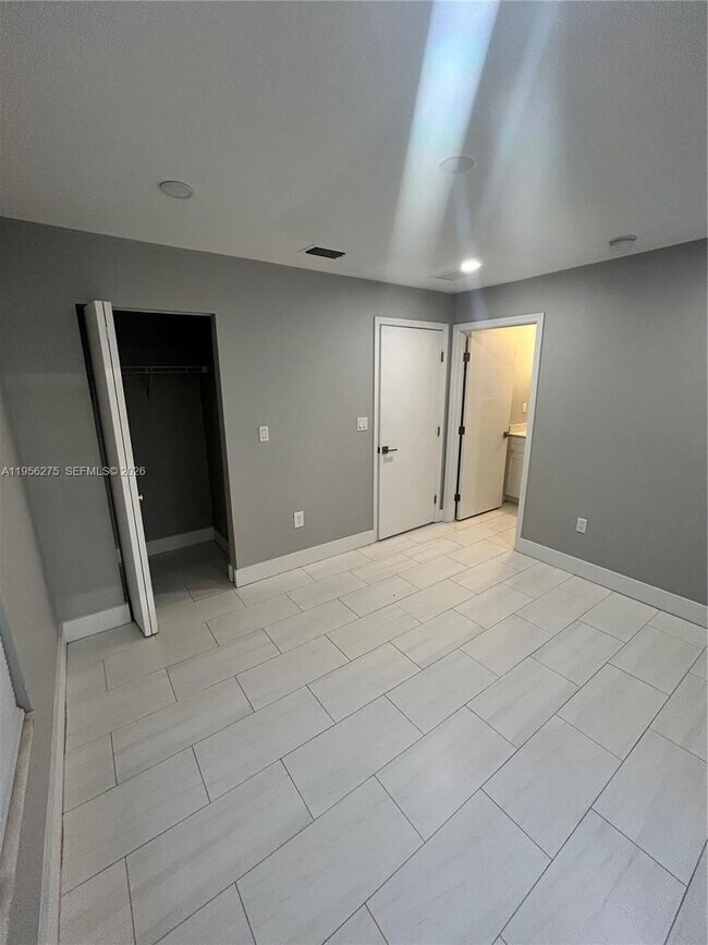 Building Photo - 1724 NW 1st Pl