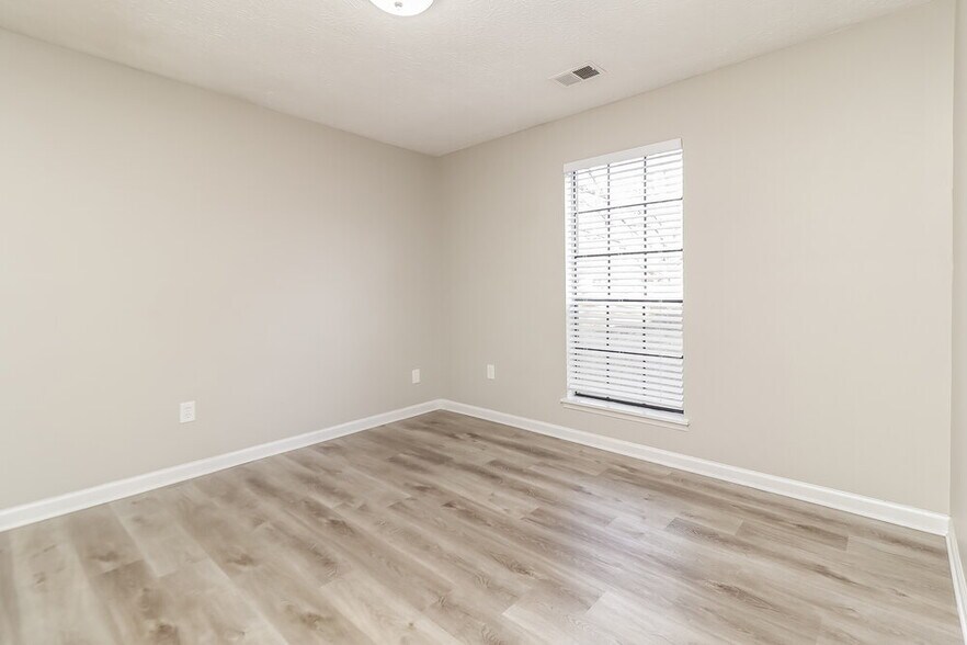 Building Photo - 4795 Jamerson Forest Cir