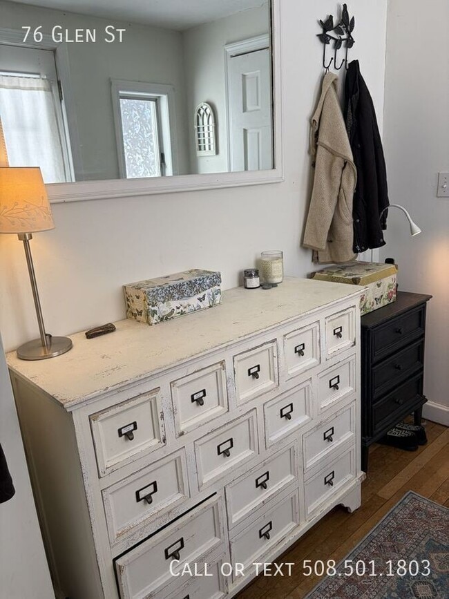 Building Photo - 76 Glen St