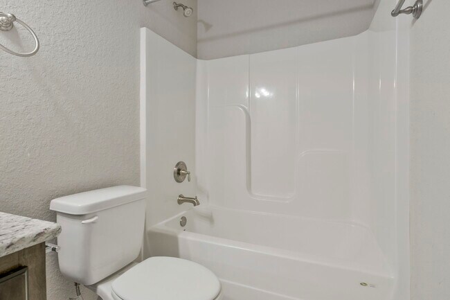 Building Photo - 5402 Parkside Dr