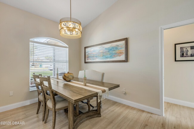 Building Photo - 646 S Pine St