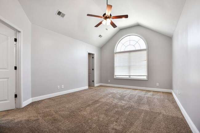 Building Photo - Pet Friendly Four Bedroom!