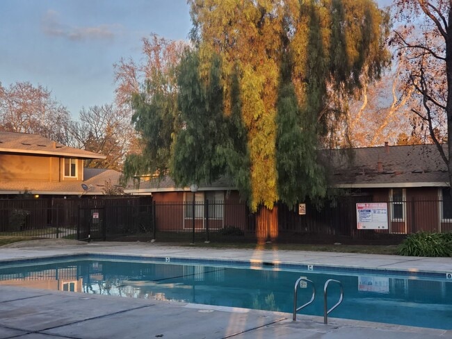 Building Photo - Beautiful 3 bedroom, 2 bath condo for rent...
