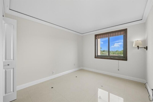 Building Photo - 3700 N Pine Island Rd
