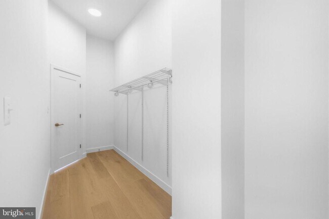 Building Photo - 2532 Elvans Rd SE