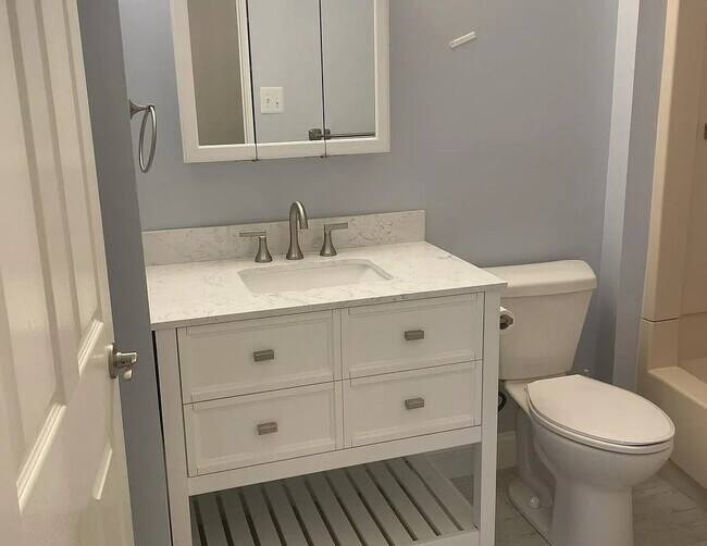 Building Photo - 128 Bellwood Ct