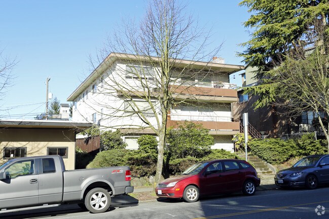 Building Photo - 4133 California Ave SW