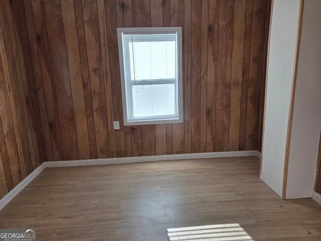 Building Photo - 41 W Main St