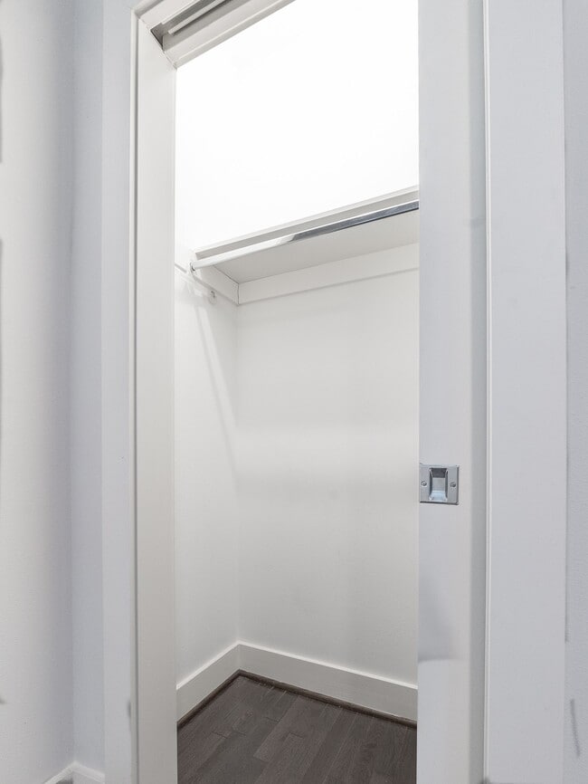 Building Photo - 210 E 32nd St