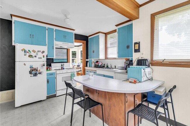 Building Photo - Awesome 2 BR/1 BA Single-Family Home in Ro...