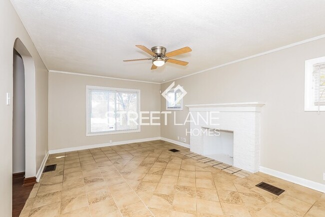 Building Photo - REDUCED!