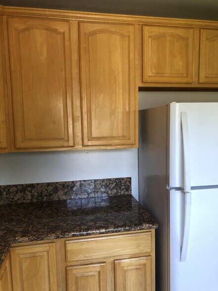 Building Photo - 410 S Sierra Madre Blvd