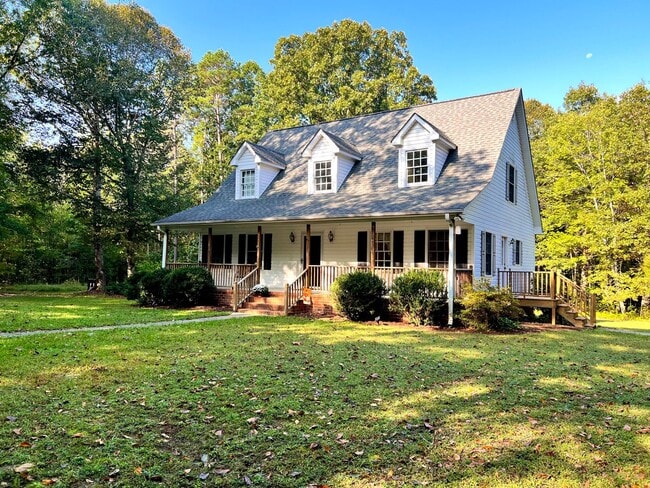 Primary Photo - Life Just Got Better.-MONTH TO MONTH LEASE...