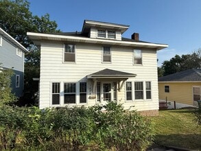 Building Photo - 6 bedroom 2 bath