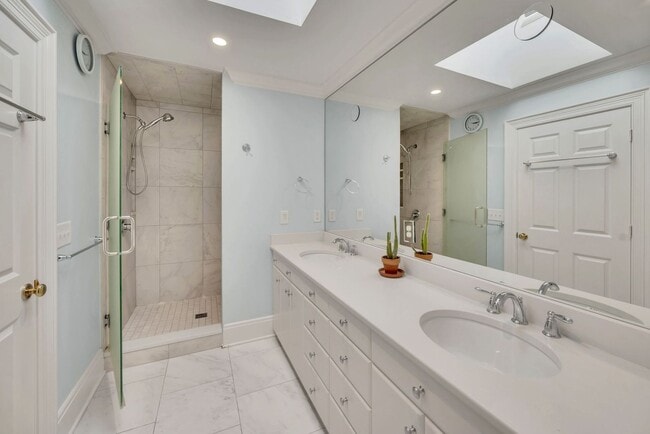 Building Photo - Luxury unfurnished 4BR/4.5BA Tudor in Belle Meade Links.