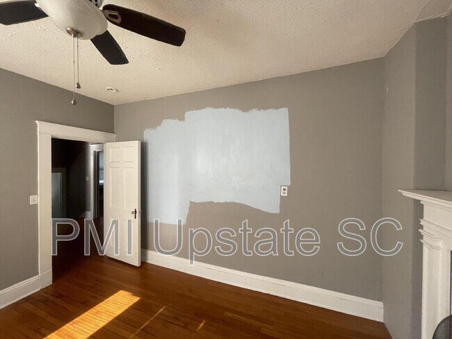 Building Photo - 181 N Fairview Ave