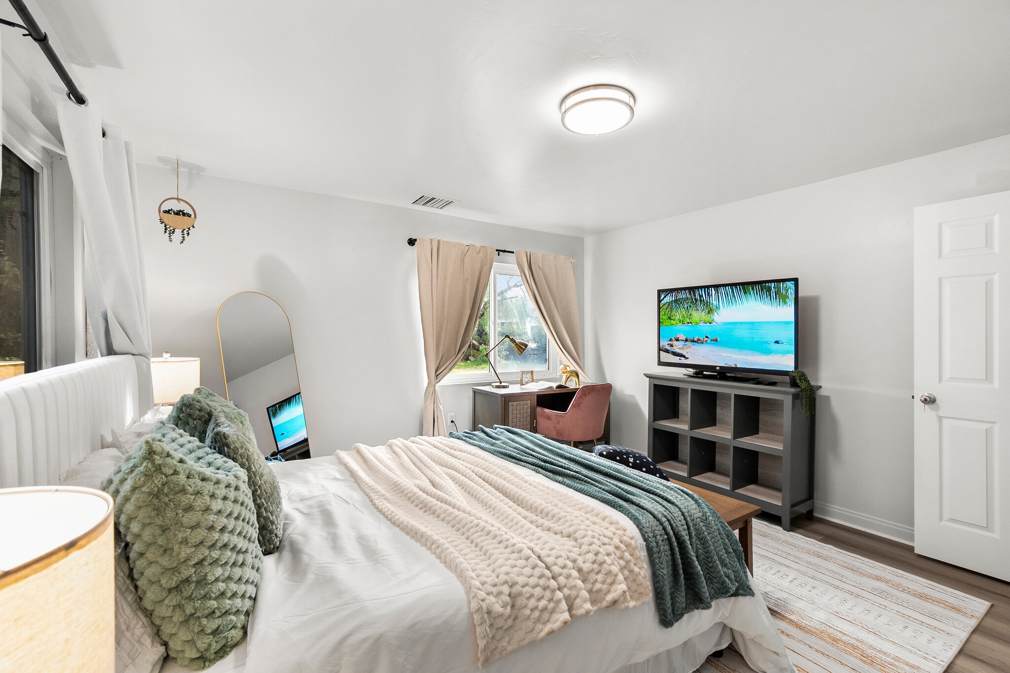 Relax in a comfortable bedroom with a bed, crib, workspace, and smart TV - 4989 Randlett Dr