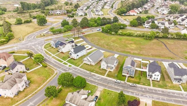 Building Photo - 977 Hillpoint Rd