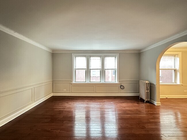 Building Photo - 547 W Surf St