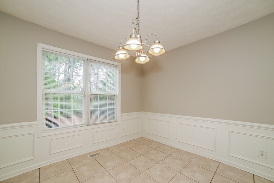 Building Photo - 124 S Winds Dr