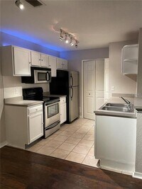 Building Photo - 7630 Pissarro Dr