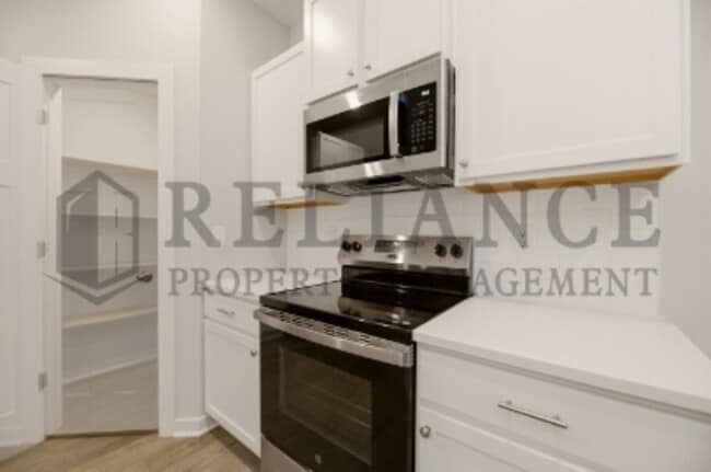Building Photo - 2422 S Wheatland St