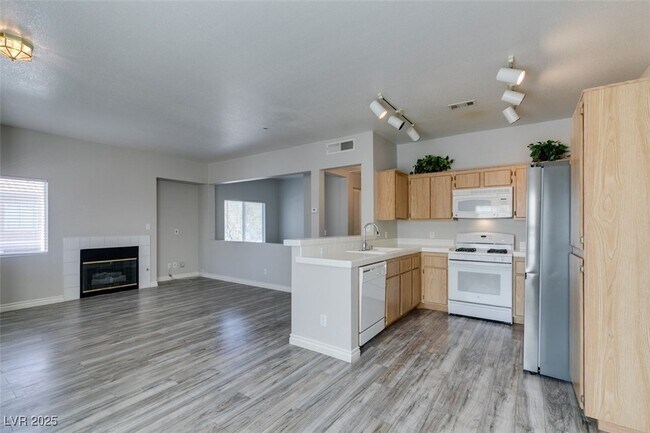 Building Photo - 251 S Green Valley Pkwy