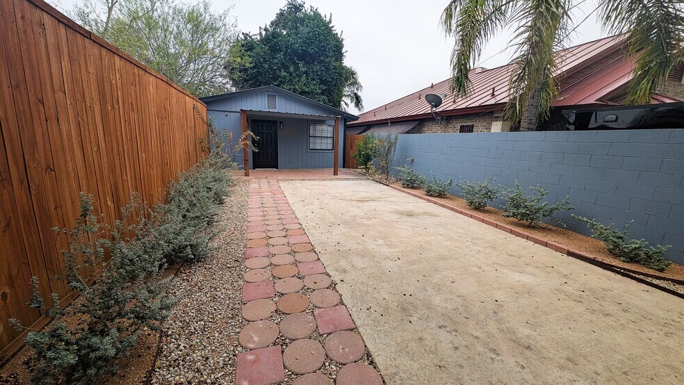 Building Photo - 1801 Cortez St