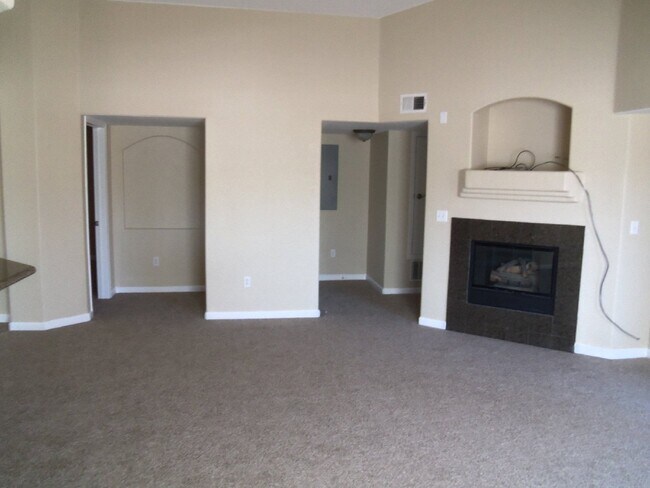Building Photo - (46CO#203) Highlands Ranch Condo - 3 Bedro...