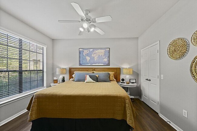 Building Photo - Corporate Furnished Rental