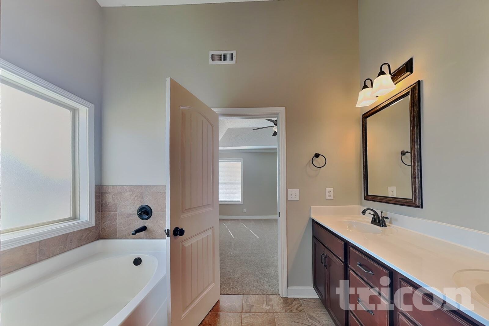 Building Photo - 3772 Windhaven Dr