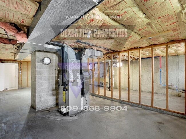 Building Photo - 1406-1408 S Cedar St