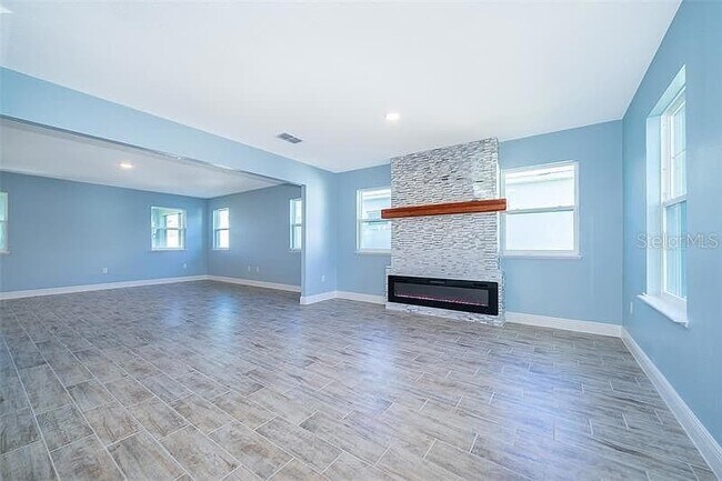 Building Photo - 626 Taft Dr