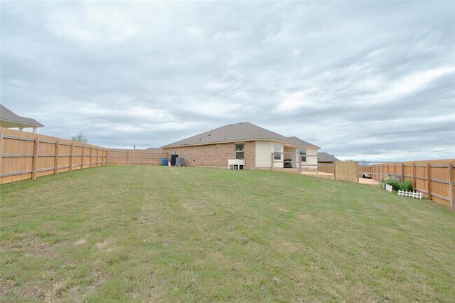 Building Photo - 1317 Cesarina St