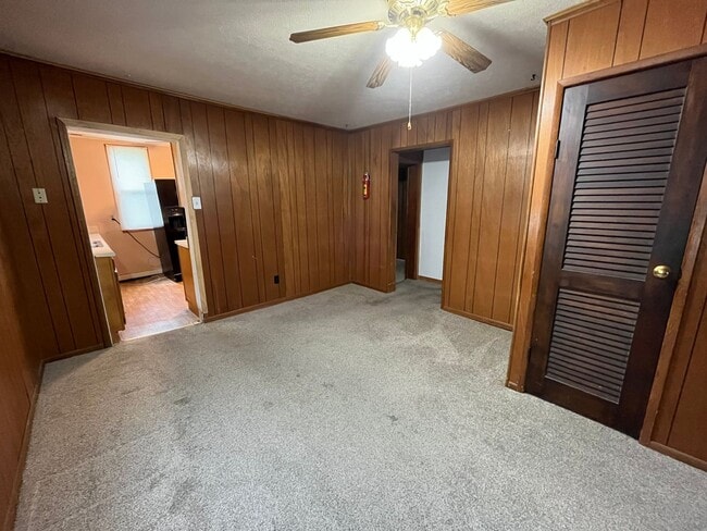 Building Photo - 2 Bed, 1 Bath Single Family House in East ...