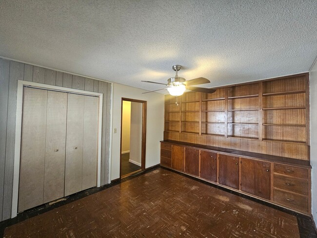 Building Photo - 120 Luther Ave