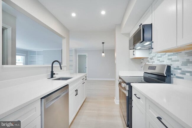 Building Photo - 20527 Shadyside Way