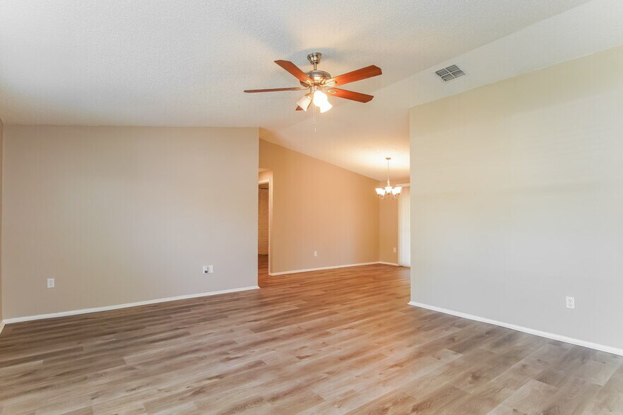 Building Photo - 1175 Lambert Ln